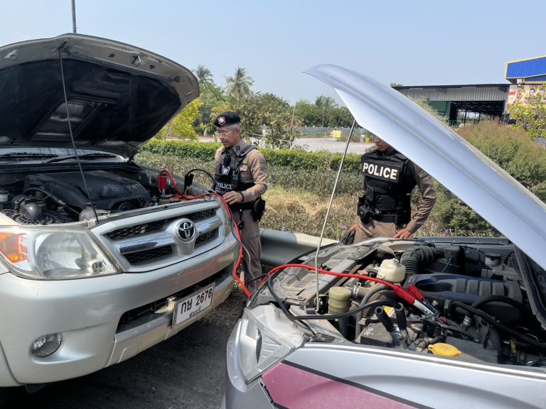 ช่วยเหลือรถเสียอยู่ริมทาง