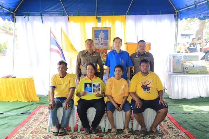 ผู้ว่าราชการจังหวัดลพบุรี พร้อมคณะลงพื้นที่มอบถุงยังชีพพระราชทานพร้อมตรวจเยี่ยมและให้กำลังใจผู้ประสบอัคคีภัย