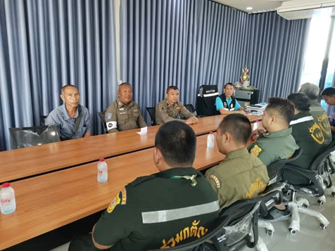 เจ้าหน้าที่มูลนิธิร่วมกตัญญูลพบุรี ร่วมประชุมวางแผนป้องกันอาชญากรรมและอุบัติเหตุทางถนนในพื้นที่