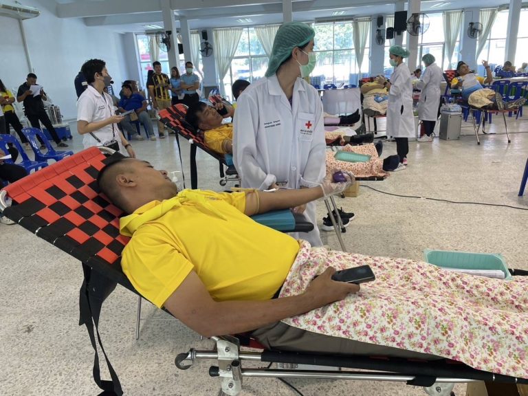 อาสาเข้าร่วมบริจาคโลหิต