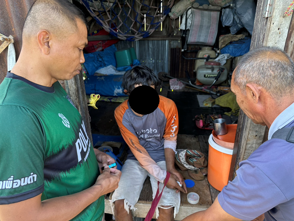 ชุดสืบสวน สภ.บ้านกุ่ม ร่วมกันจับผู้ต้องหาคดียาเสพติดให้โทษ