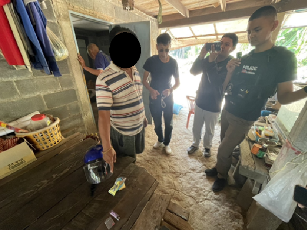 ชุดสืบสวน สภ.บ้านกุ่ม ร่วมกันจับผู้ต้องหาคดียาเสพติดให้โทษ