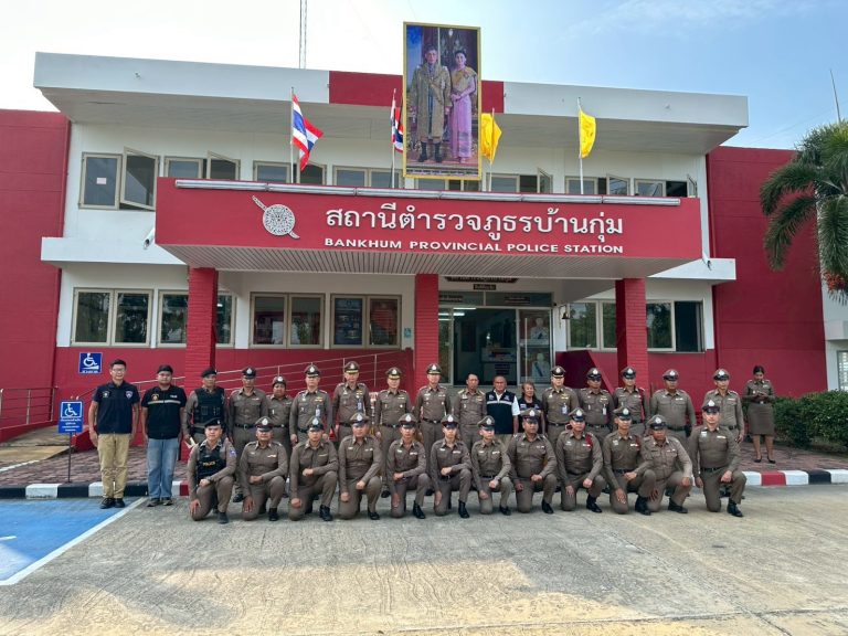 พล.ต.ท.สุรพล เปรมบุตร ผบช.ภ.1, พล.ต.ต.นราเดช ทิพย์รักษ์ รอง ผบช.ภ.1, พล.ต.ต.อภิรักษ์ เวชกาญจนา ผบก.ภ.จว.ลพบุรี พร้อมด้วยคณะ      ได้เดินทางมาตรวจราชการ และตรวจเยี่ยมข้าราชการตำรวจ ณ สภ.บ้านกุ่ม